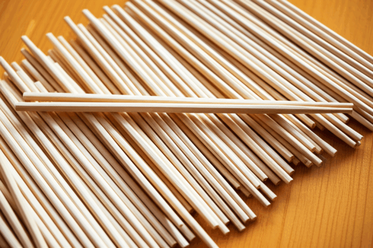 일회용 젓가락 사용 줄이기: 환경 보호를 위한 작은 실천!